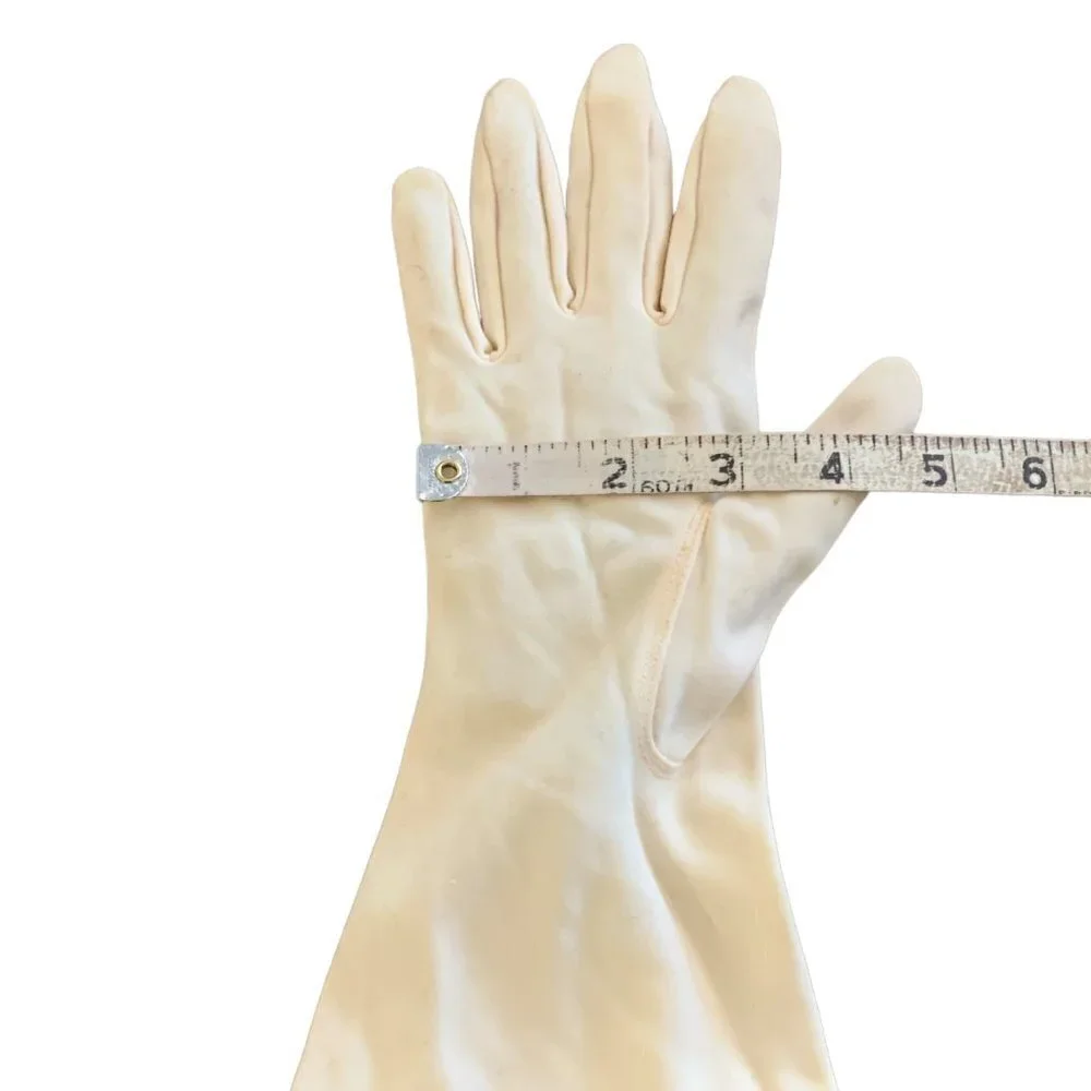 VTG Womens Pair of Dressy Gloves Off-White/Ivory Trapunto Stitching Accent  #92R